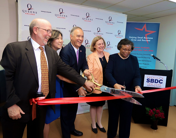 LaGuardia Fosters New Small Business Development Center at Queens College, Serving Flushing’s Immigrant Entrepreneurs